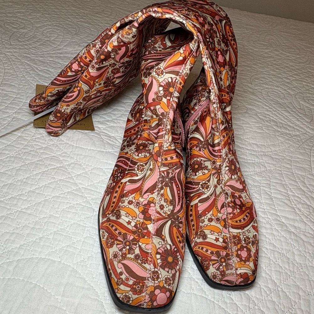 NWT - Zayla Groovy Print Tall Boots by Chelsea & Violet. - Picture 2 of 7